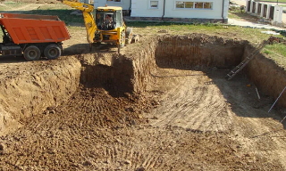 Рытье котлованов под фундамент в Куйбышеве – цена от 2594 руб. за м3 | 2Землекопа-Кбш